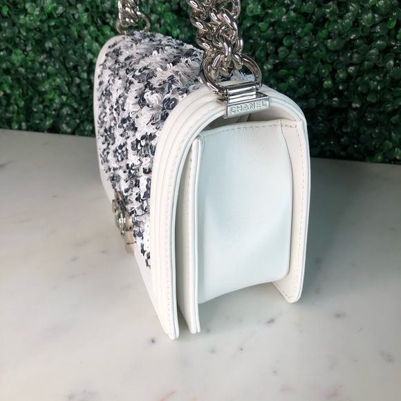 ❌SOLD❌CHANEL White Sequin BoyBag Limited Edition - Picture 6 of 17